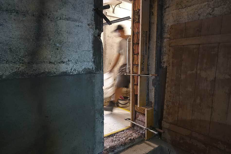 Wand-Durchbruch für einen Durchgang bei einem Umbau